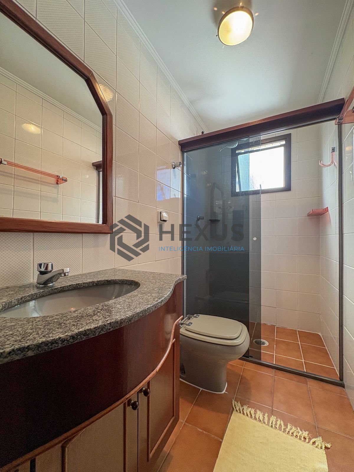 Foto 18 de Apartamento com varanda e lazer a 200m da praia na Enseada, Guarujá