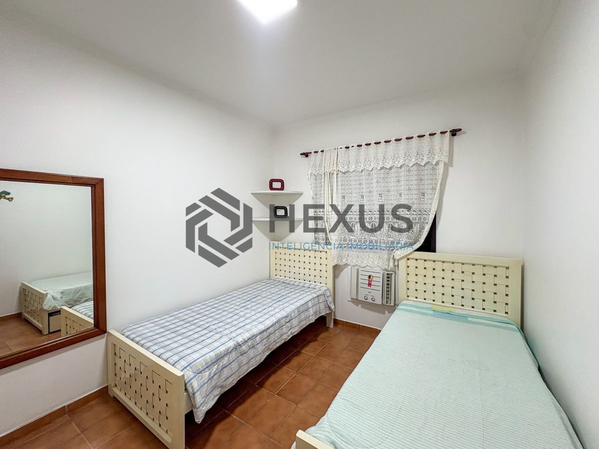 Foto 10 de Apartamento com varanda e lazer a 200m da praia na Enseada, Guarujá