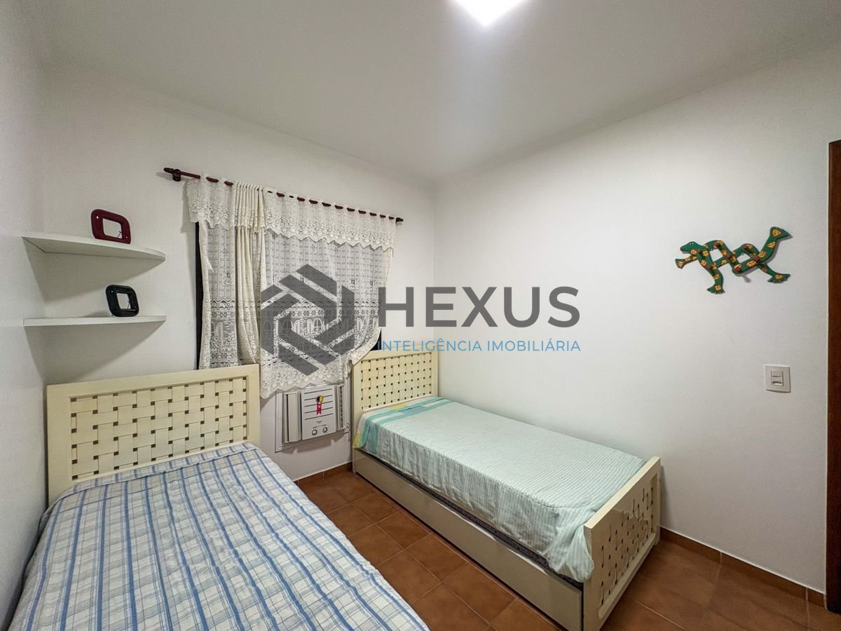 Foto 13 de Apartamento com varanda e lazer a 200m da praia na Enseada, Guarujá