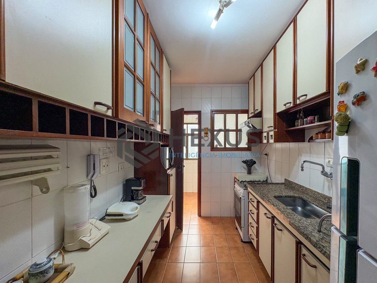 Foto 19 de Apartamento com varanda e lazer a 200m da praia na Enseada, Guarujá