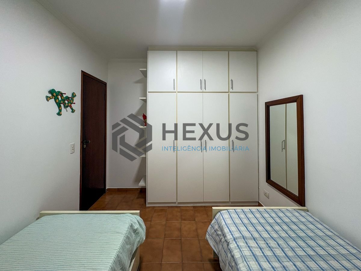 Foto 12 de Apartamento com varanda e lazer a 200m da praia na Enseada, Guarujá
