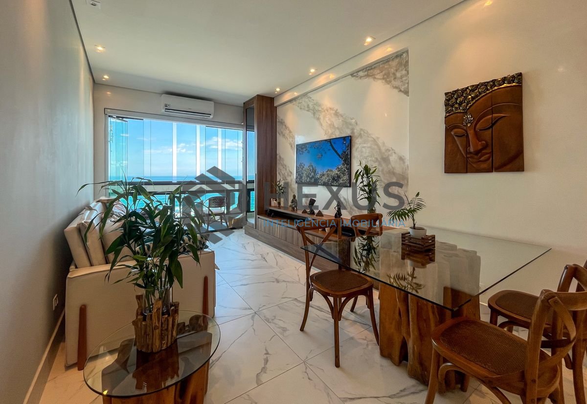 Foto 4 de Apartamento reformado frente mar com varanda vista mar nas Pitangueiras, Guarujá