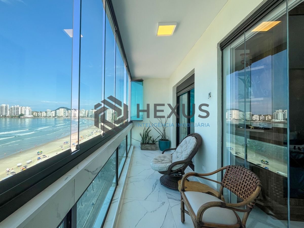 Foto 10 de Apartamento reformado frente mar com varanda vista mar nas Pitangueiras, Guarujá