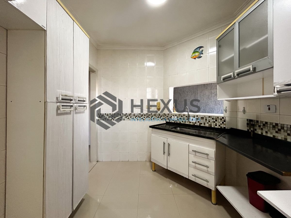 Foto 9 de Apartamento reformado com varanda vista mar e lazer a 600m da praia na Enseada, Guarujá