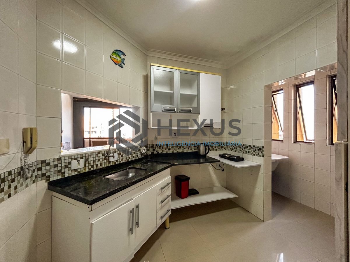 Foto 7 de Apartamento reformado com varanda vista mar e lazer a 600m da praia na Enseada, Guarujá