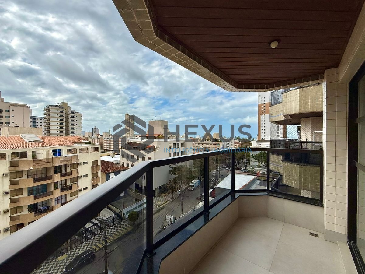 Foto 5 de Apartamento reformado com varanda vista mar e lazer a 350m da praia na região do Tejereba na Enseada, Guarujá