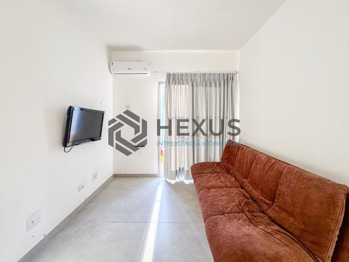 Foto 3 de Apartamento com varanda a 2 quadras da praia nas Pitangueiras, Guarujá