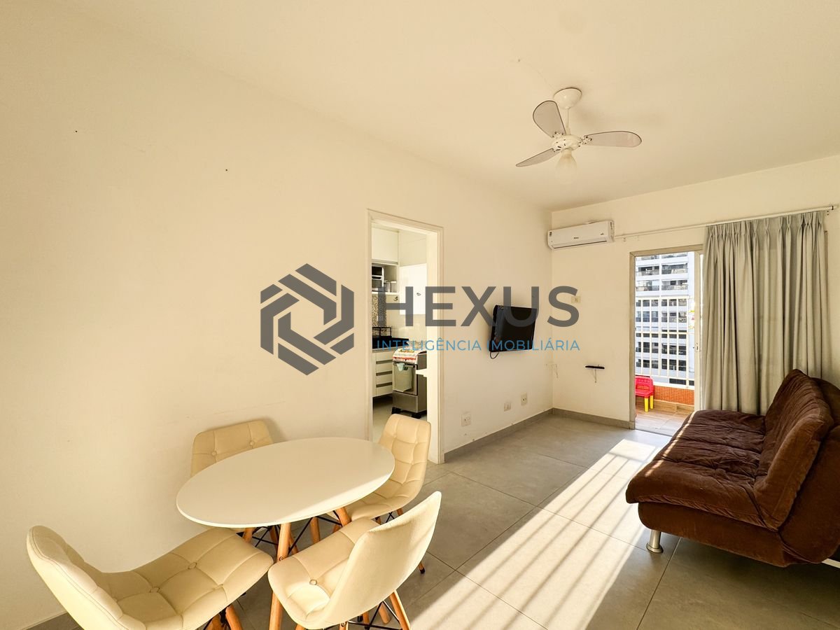 Foto 2 de Apartamento com varanda a 2 quadras da praia nas Pitangueiras, Guarujá
