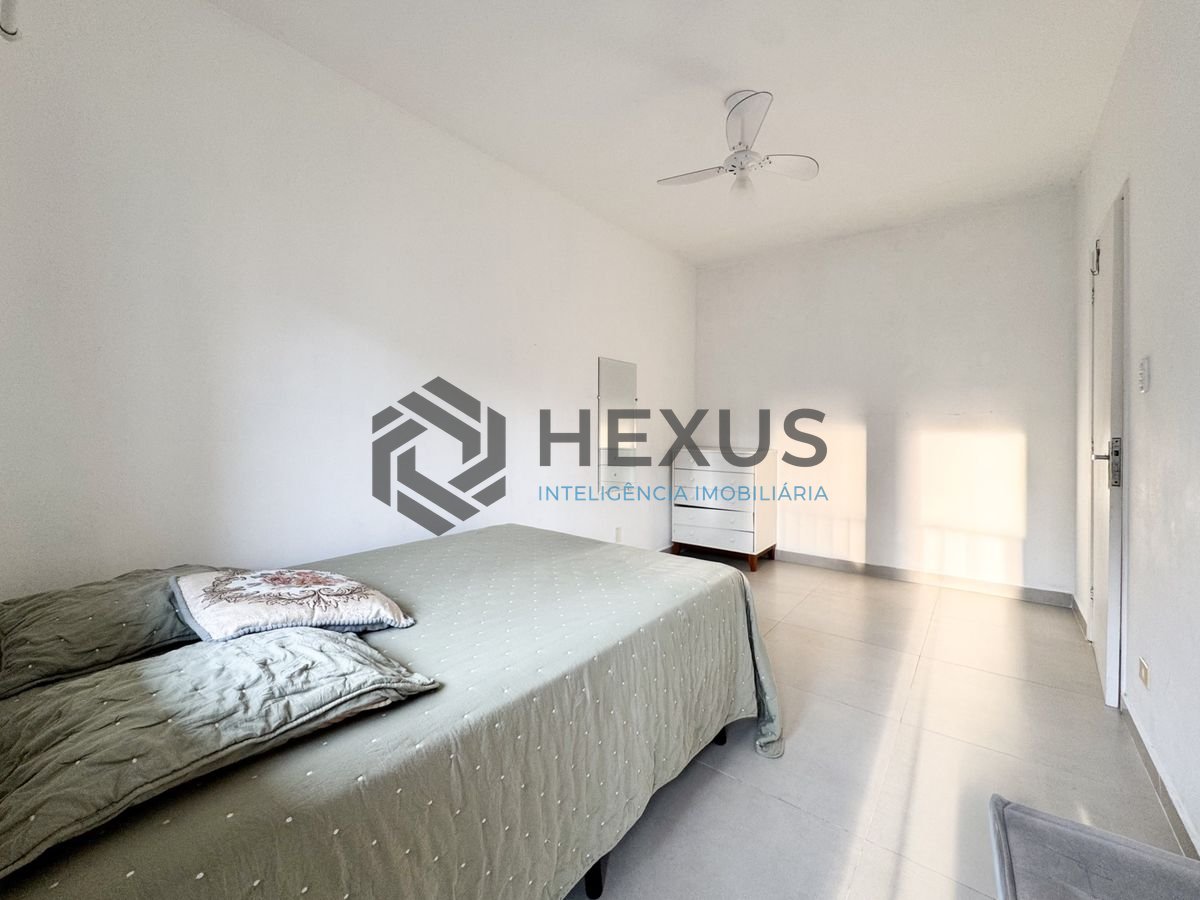 Foto 11 de Apartamento com varanda a 2 quadras da praia nas Pitangueiras, Guarujá
