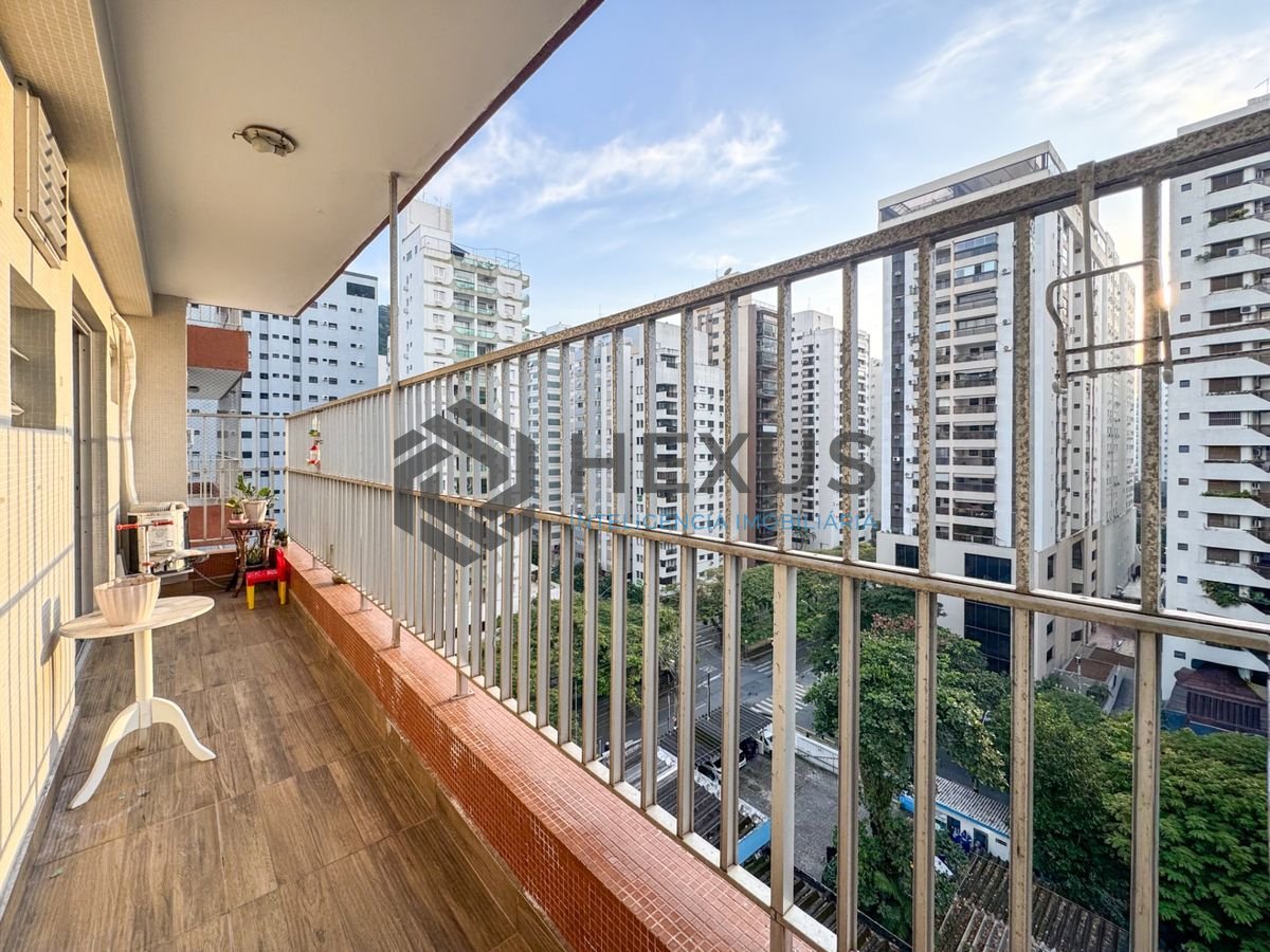 Foto 6 de Apartamento com varanda a 2 quadras da praia nas Pitangueiras, Guarujá