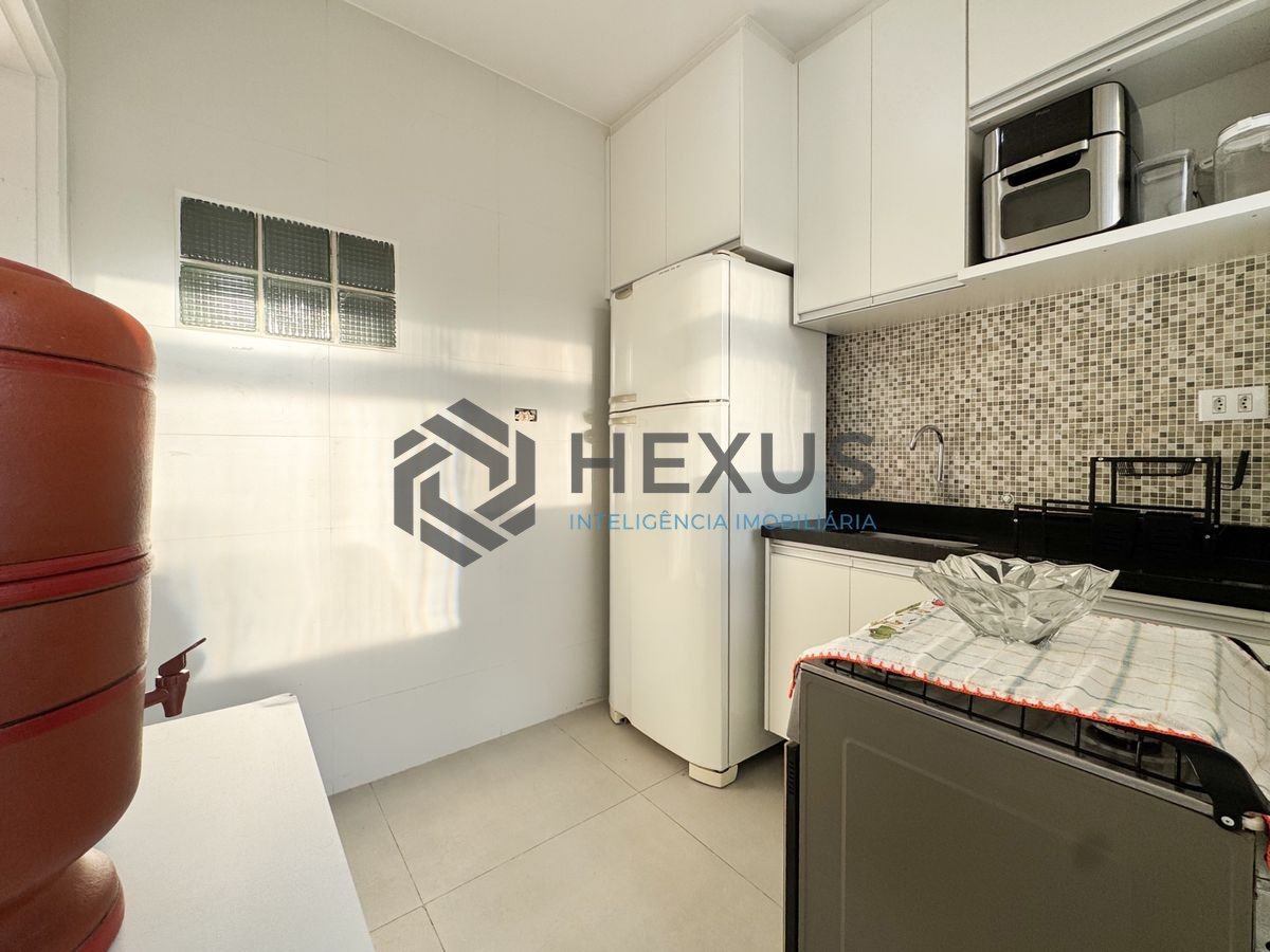 Foto 16 de Apartamento com varanda a 2 quadras da praia nas Pitangueiras, Guarujá