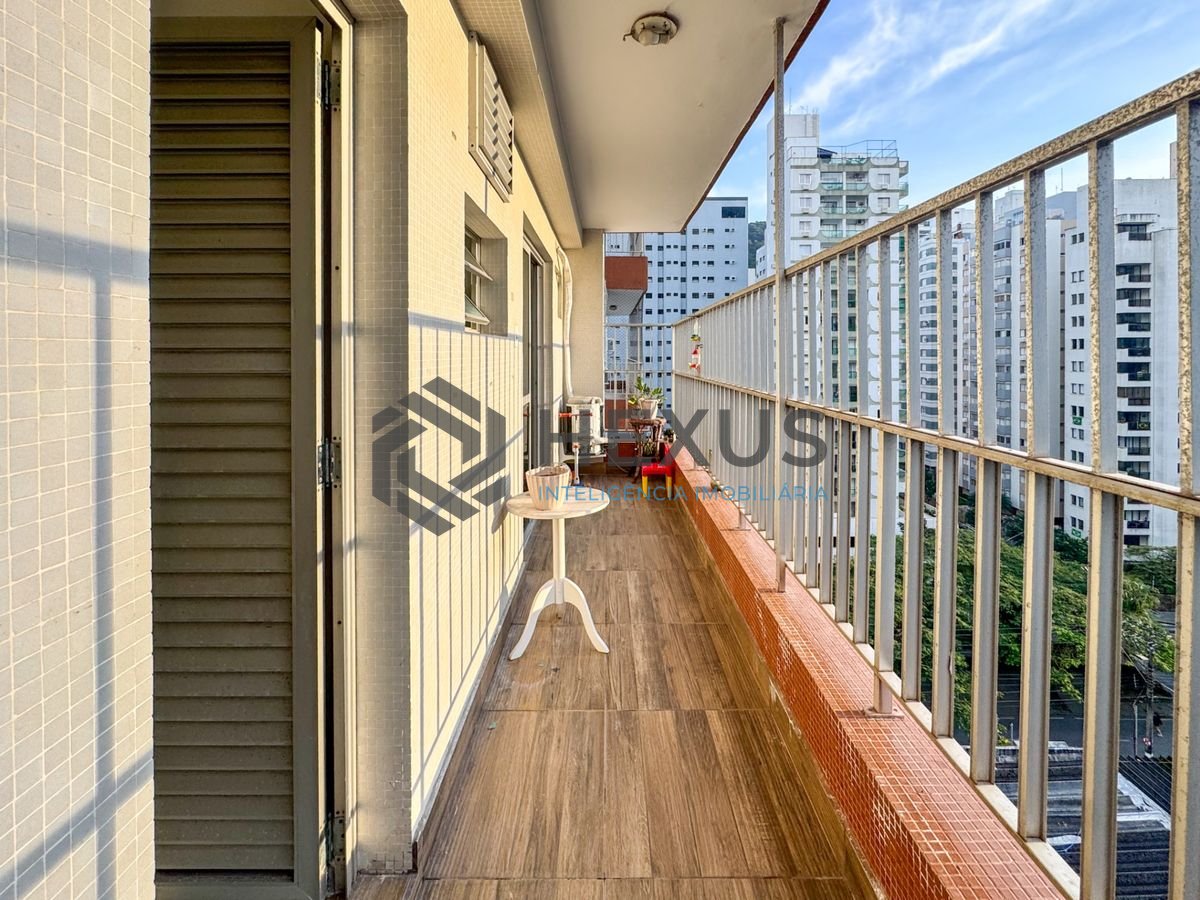 Foto 12 de Apartamento com varanda a 2 quadras da praia nas Pitangueiras, Guarujá