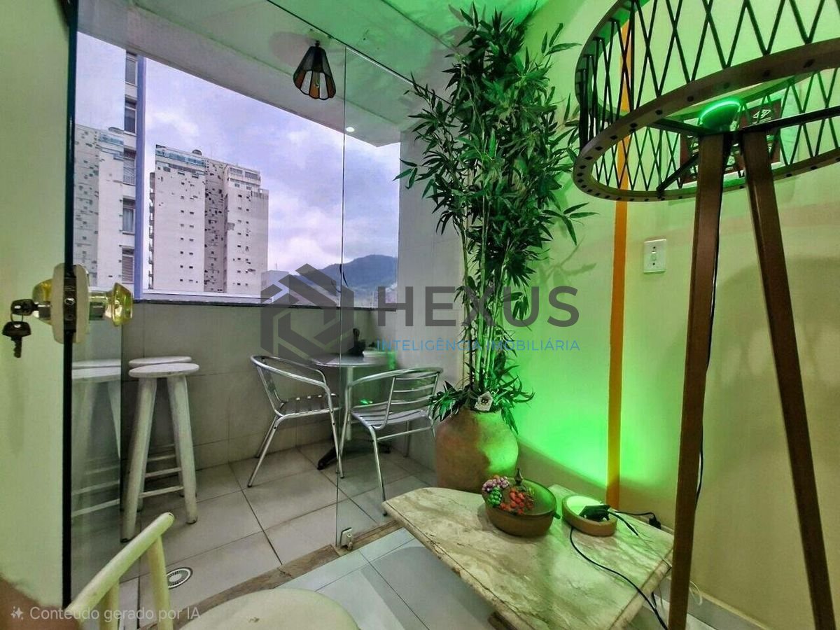 Foto 3 de Apartamento reformado com varanda a 1 quadra da praia nas Pitangueiras, Guarujá