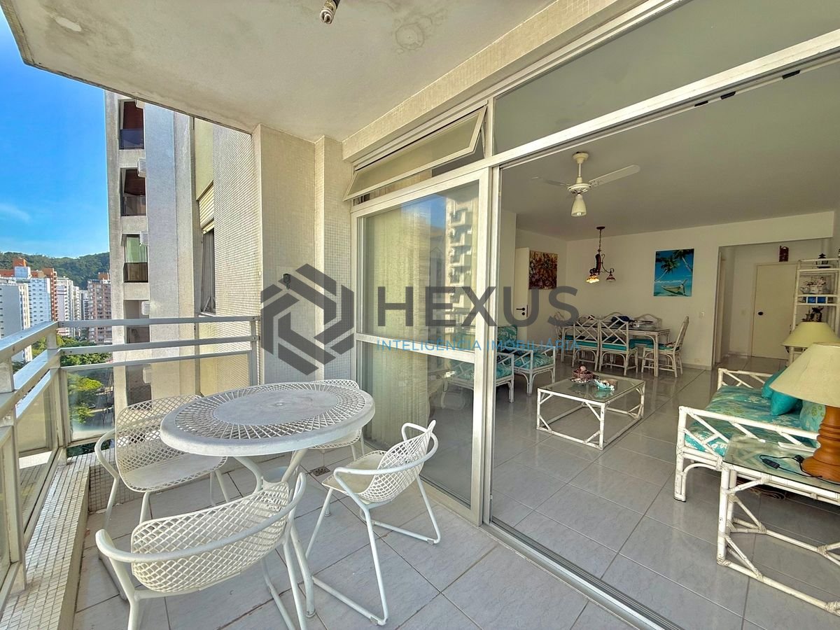 Foto 3 de Apartamento à Venda na Praia das Pitangueiras