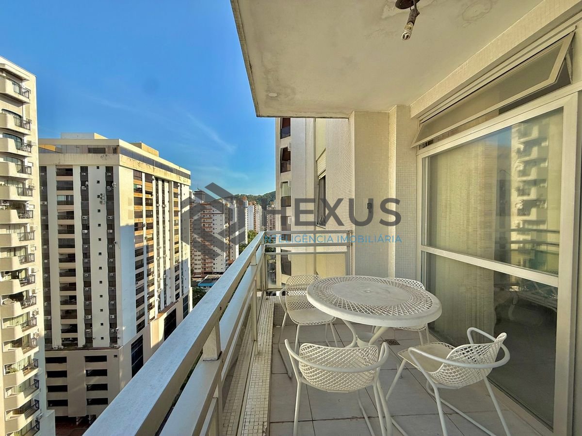 Foto 2 de Apartamento à Venda na Praia das Pitangueiras