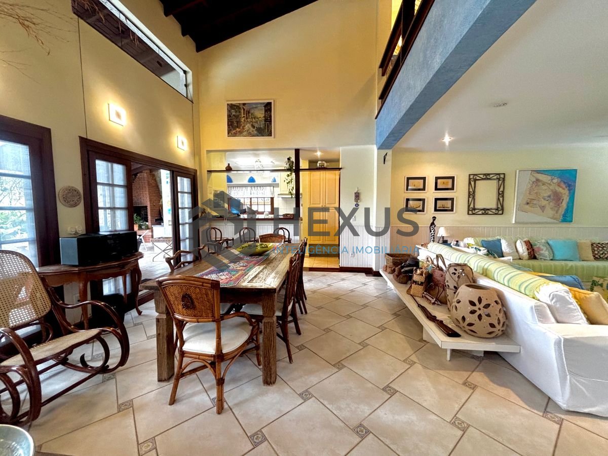 Foto 7 de Casa reformada com piscina e área gourmet no Jardim Acapulco, Guarujá