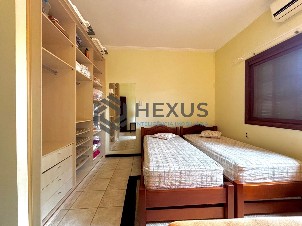 Foto 33 de Casa reformada com piscina e área gourmet no Jardim Acapulco, Guarujá