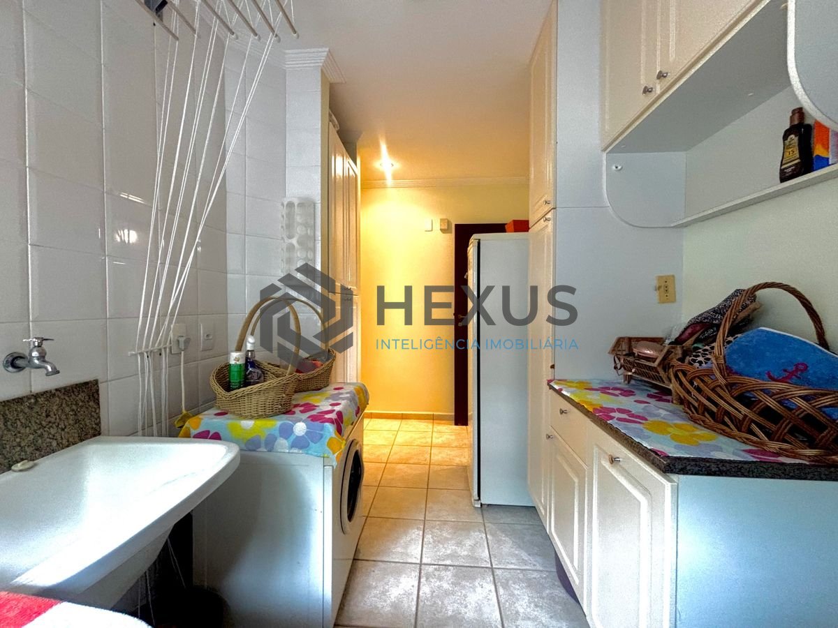 Foto 47 de Casa reformada com piscina e área gourmet no Jardim Acapulco, Guarujá