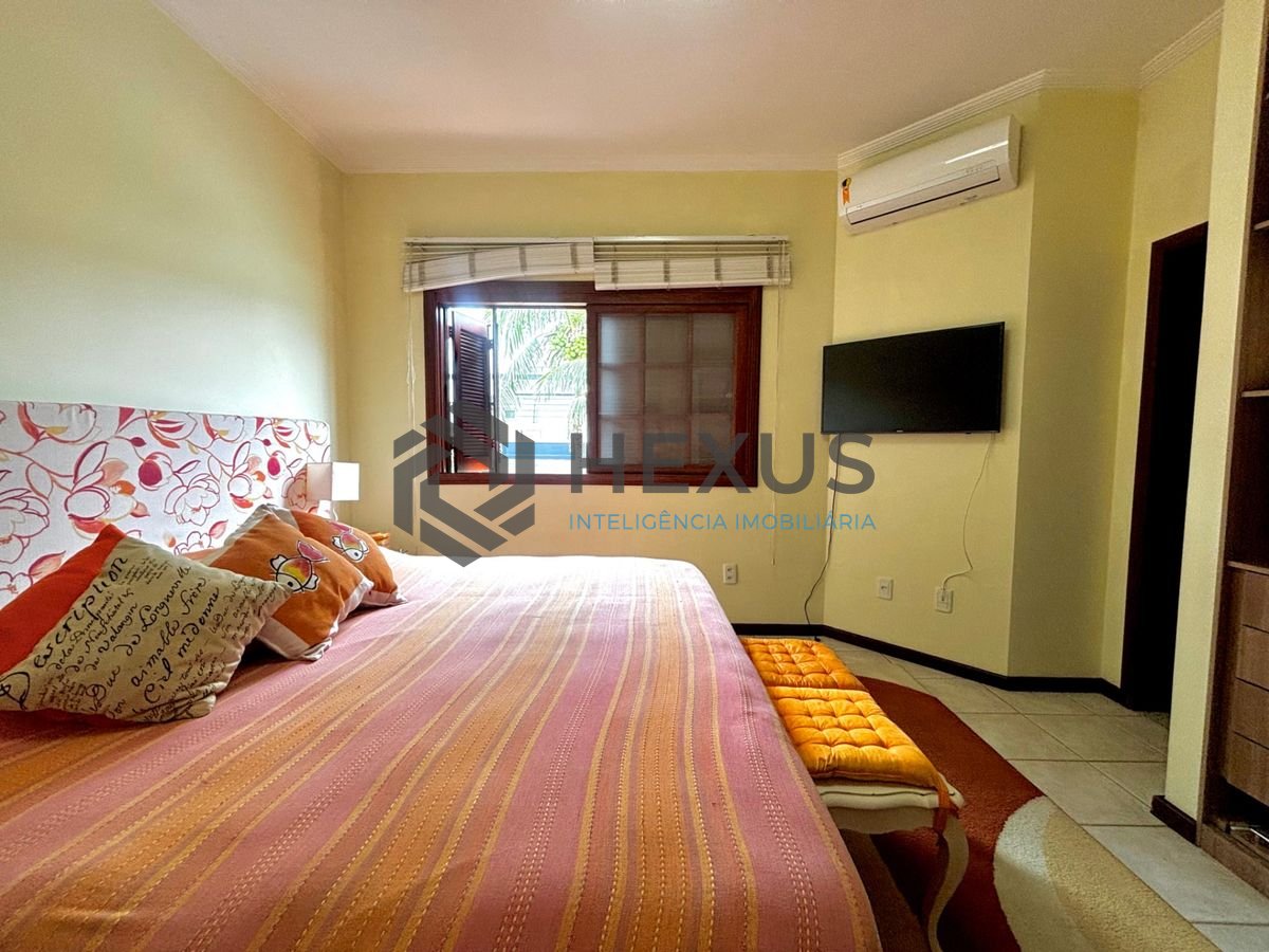 Foto 26 de Casa reformada com piscina e área gourmet no Jardim Acapulco, Guarujá