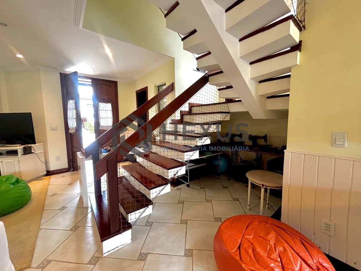 Foto 17 de Casa reformada com piscina e área gourmet no Jardim Acapulco, Guarujá
