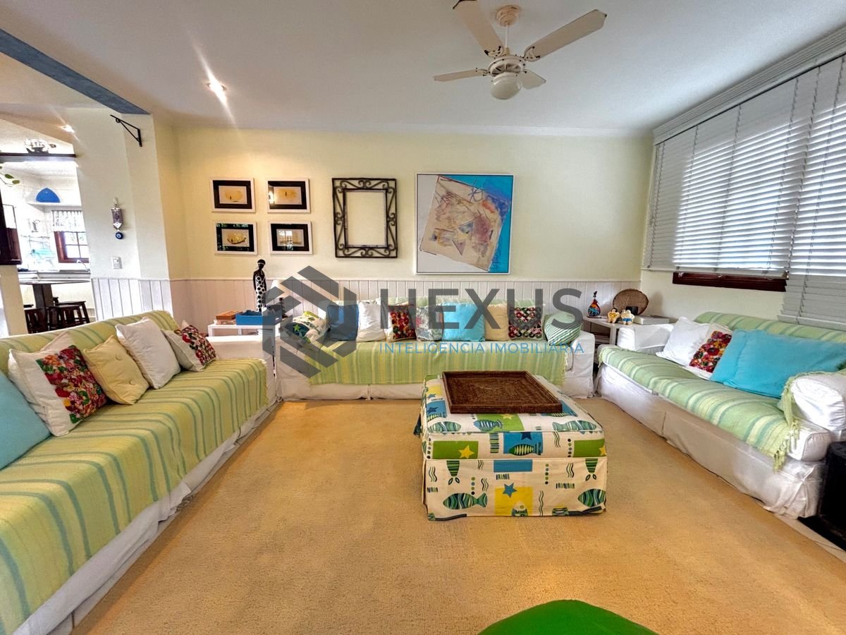 Foto 40 de Casa reformada com piscina e área gourmet no Jardim Acapulco, Guarujá