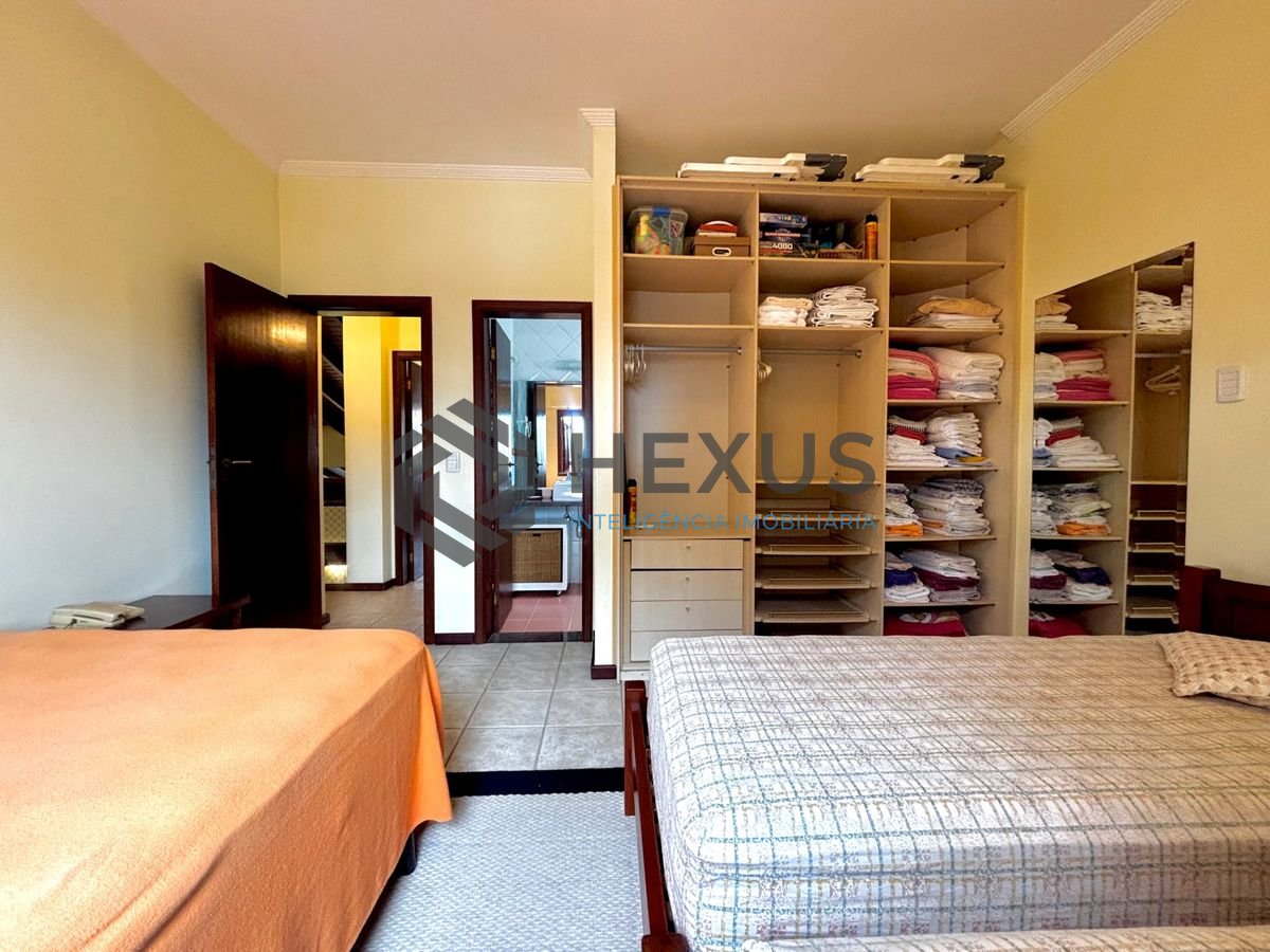 Foto 29 de Casa reformada com piscina e área gourmet no Jardim Acapulco, Guarujá
