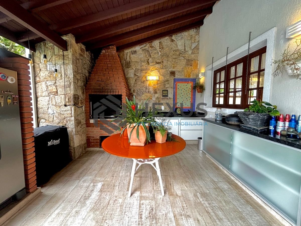 Foto 12 de Casa reformada com piscina e área gourmet no Jardim Acapulco, Guarujá
