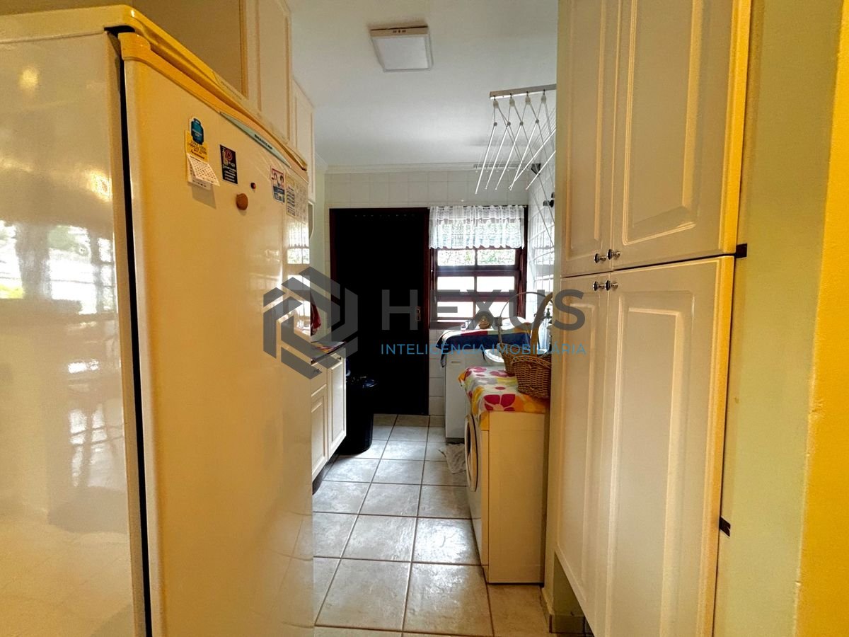 Foto 48 de Casa reformada com piscina e área gourmet no Jardim Acapulco, Guarujá