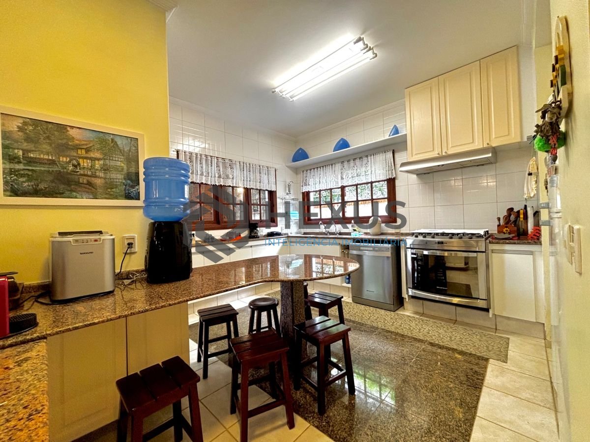 Foto 43 de Casa reformada com piscina e área gourmet no Jardim Acapulco, Guarujá