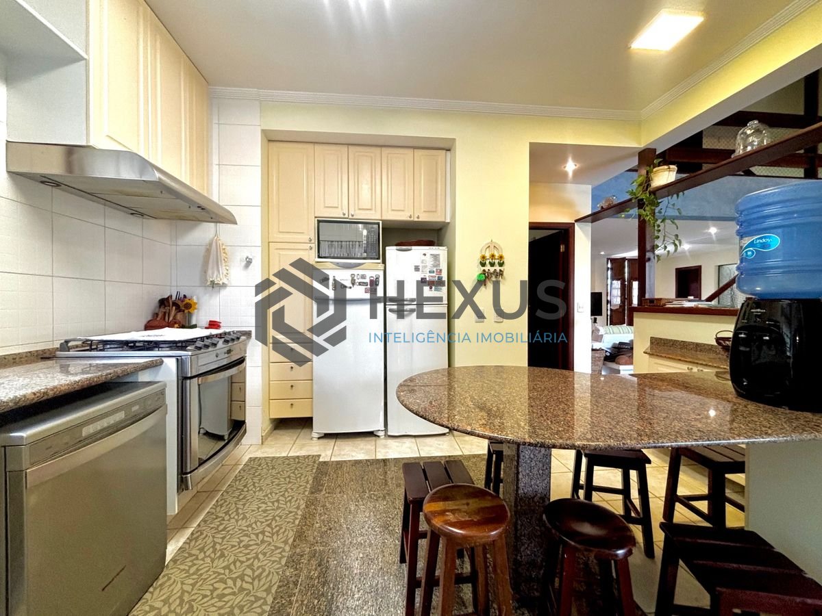 Foto 41 de Casa reformada com piscina e área gourmet no Jardim Acapulco, Guarujá