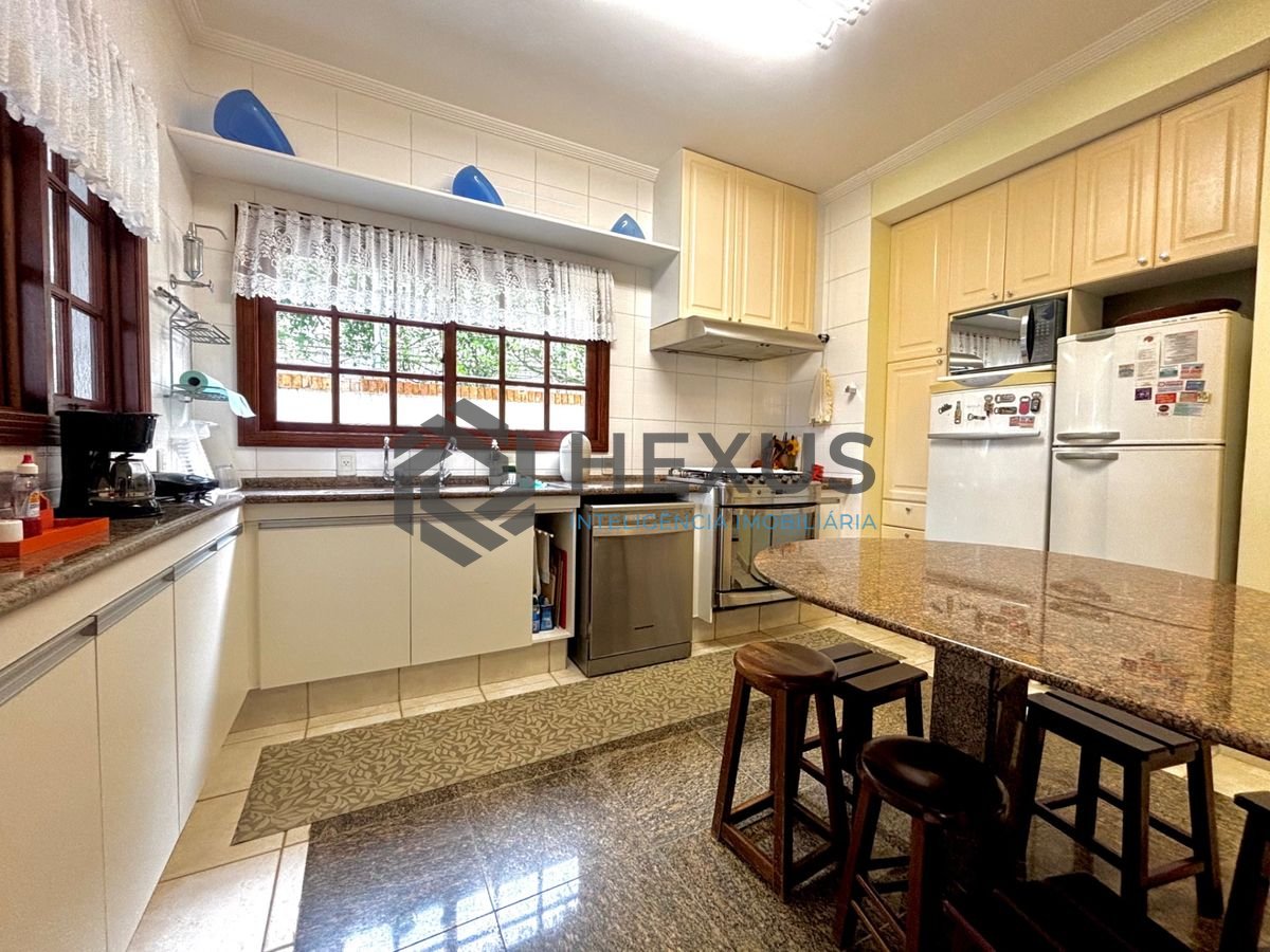 Foto 53 de Casa reformada com piscina e área gourmet no Jardim Acapulco, Guarujá