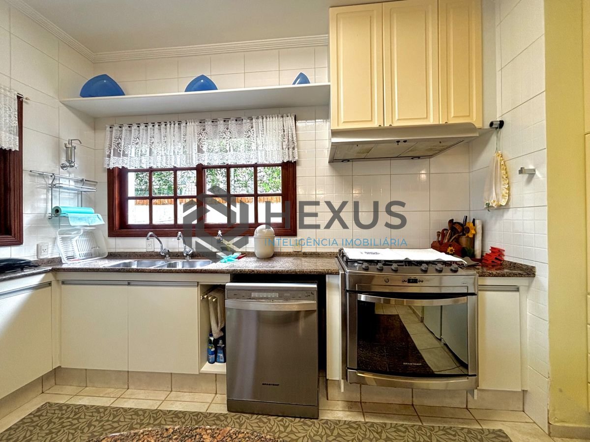 Foto 42 de Casa reformada com piscina e área gourmet no Jardim Acapulco, Guarujá