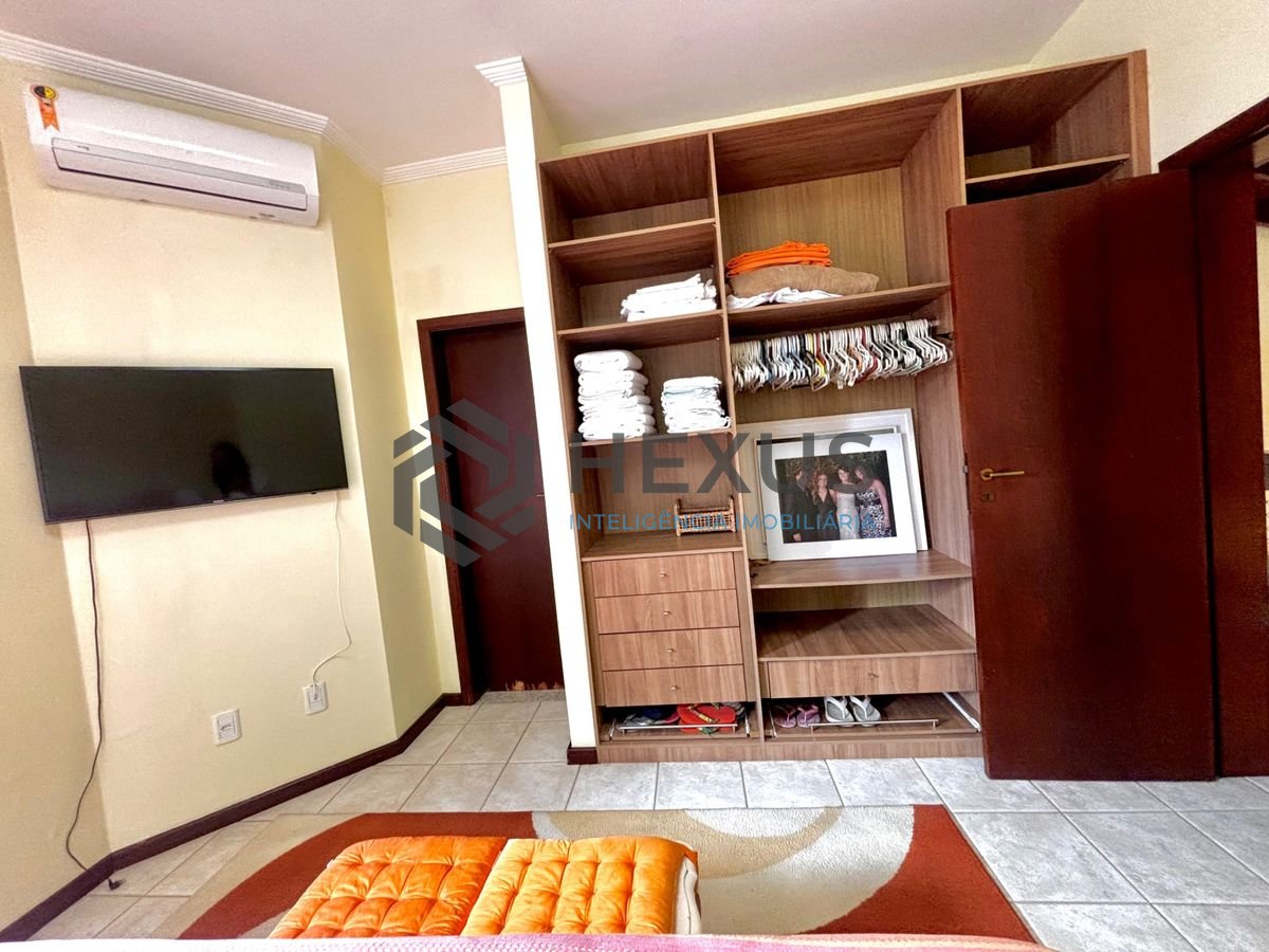 Foto 25 de Casa reformada com piscina e área gourmet no Jardim Acapulco, Guarujá