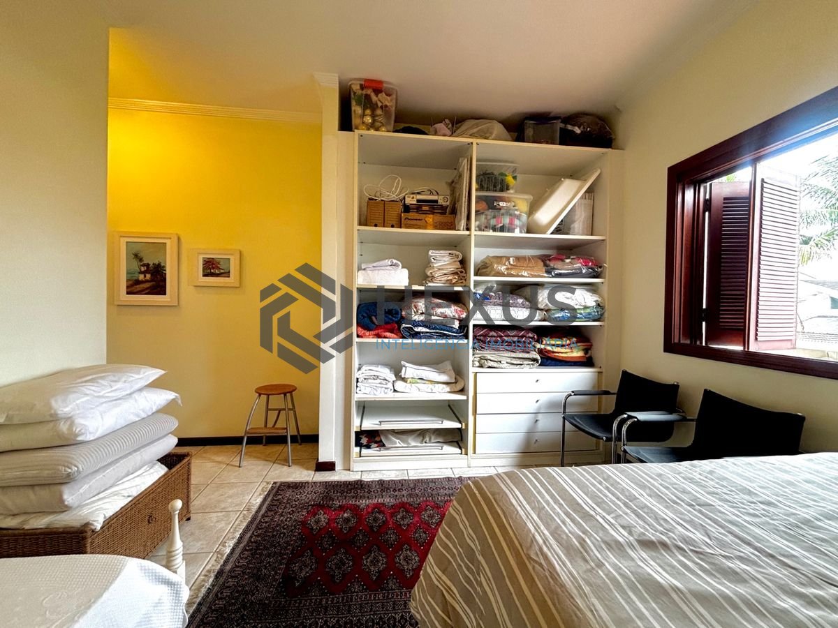 Foto 36 de Casa reformada com piscina e área gourmet no Jardim Acapulco, Guarujá