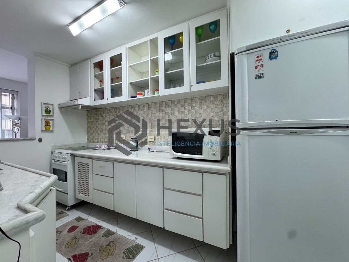 Foto 22 de Apartamento reformado com varanda e lazer a 100m da praia na região do Maluf nas Pitangueiras, Guarujá