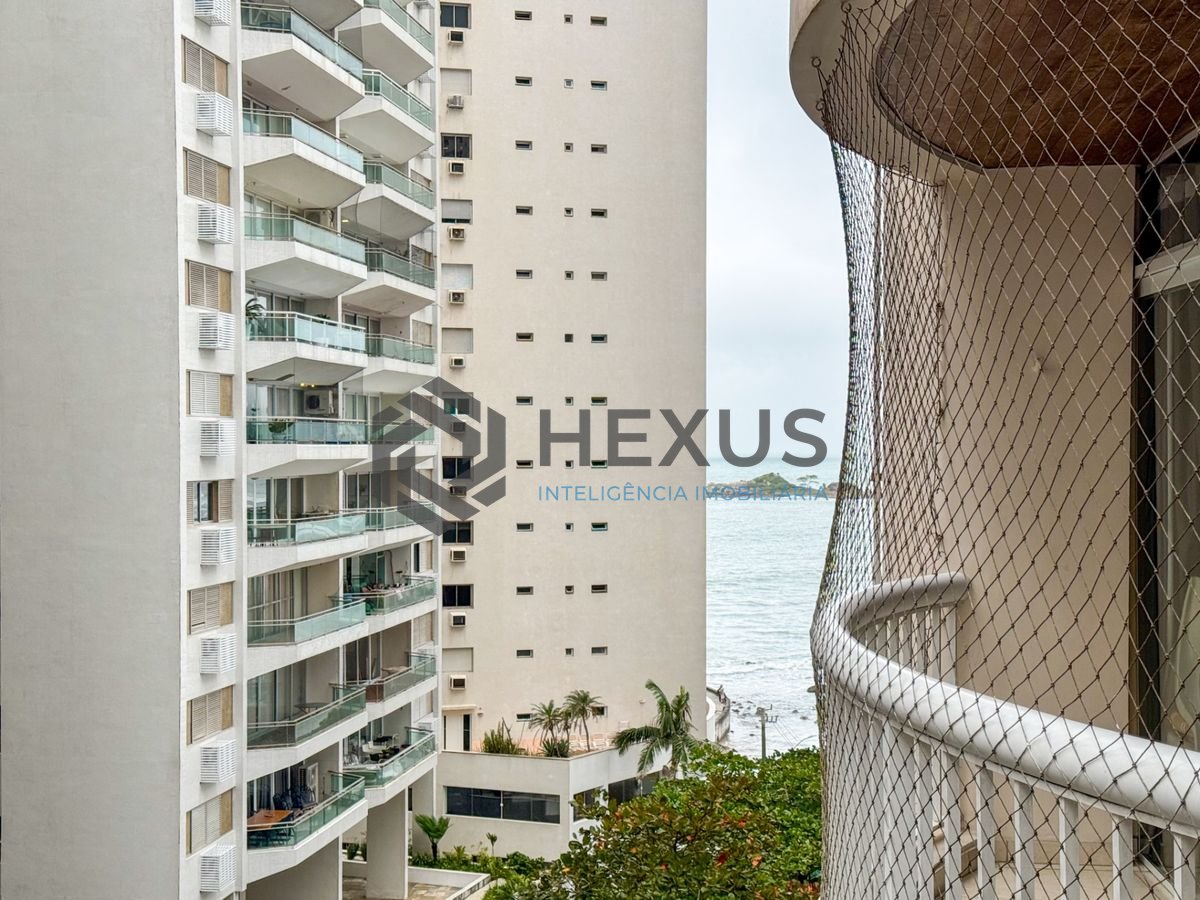 Foto 10 de Apartamento reformado com varanda e lazer a 100m da praia na região do Maluf nas Pitangueiras, Guarujá