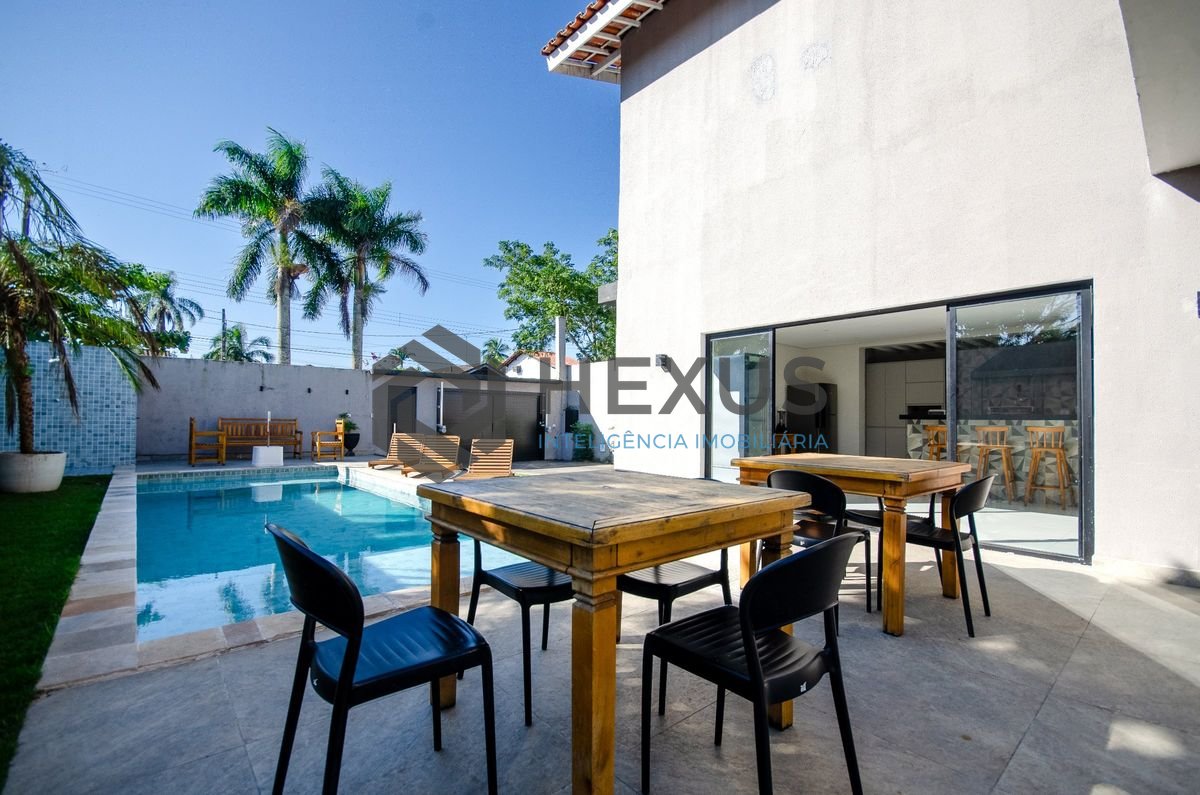 Foto 2 de Casa reformado com piscina e área gourmet a 250m da praia no Pernambuco, Guarujá