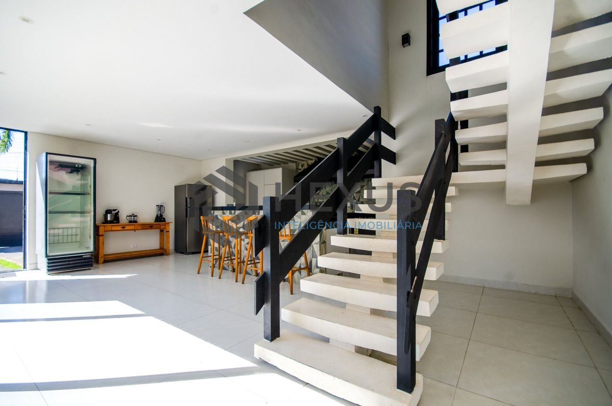 Foto 6 de Casa reformado com piscina e área gourmet a 250m da praia no Pernambuco, Guarujá