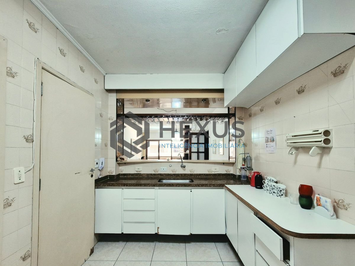 Foto 19 de Apartamento com varanda e lazer a 200m da praia nas Pitangueiras, Guarujá