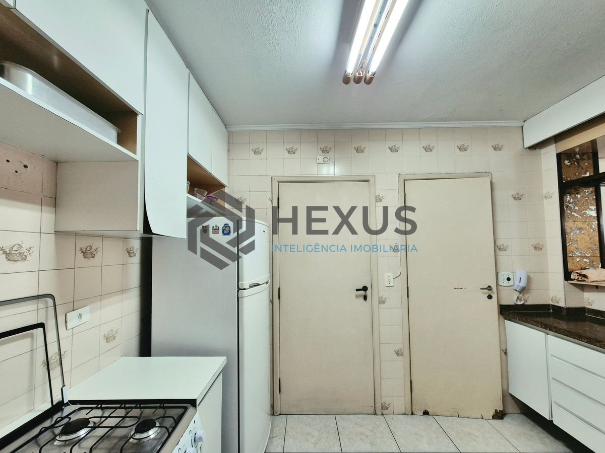Foto 21 de Apartamento com varanda e lazer a 200m da praia nas Pitangueiras, Guarujá