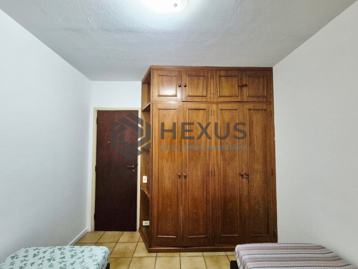 Foto 12 de Apartamento com varanda e lazer a 200m da praia nas Pitangueiras, Guarujá