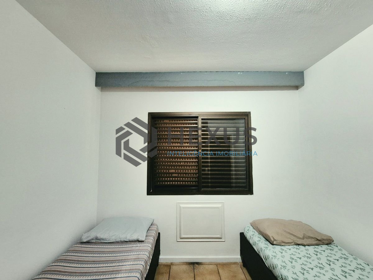 Foto 13 de Apartamento com varanda e lazer a 200m da praia nas Pitangueiras, Guarujá