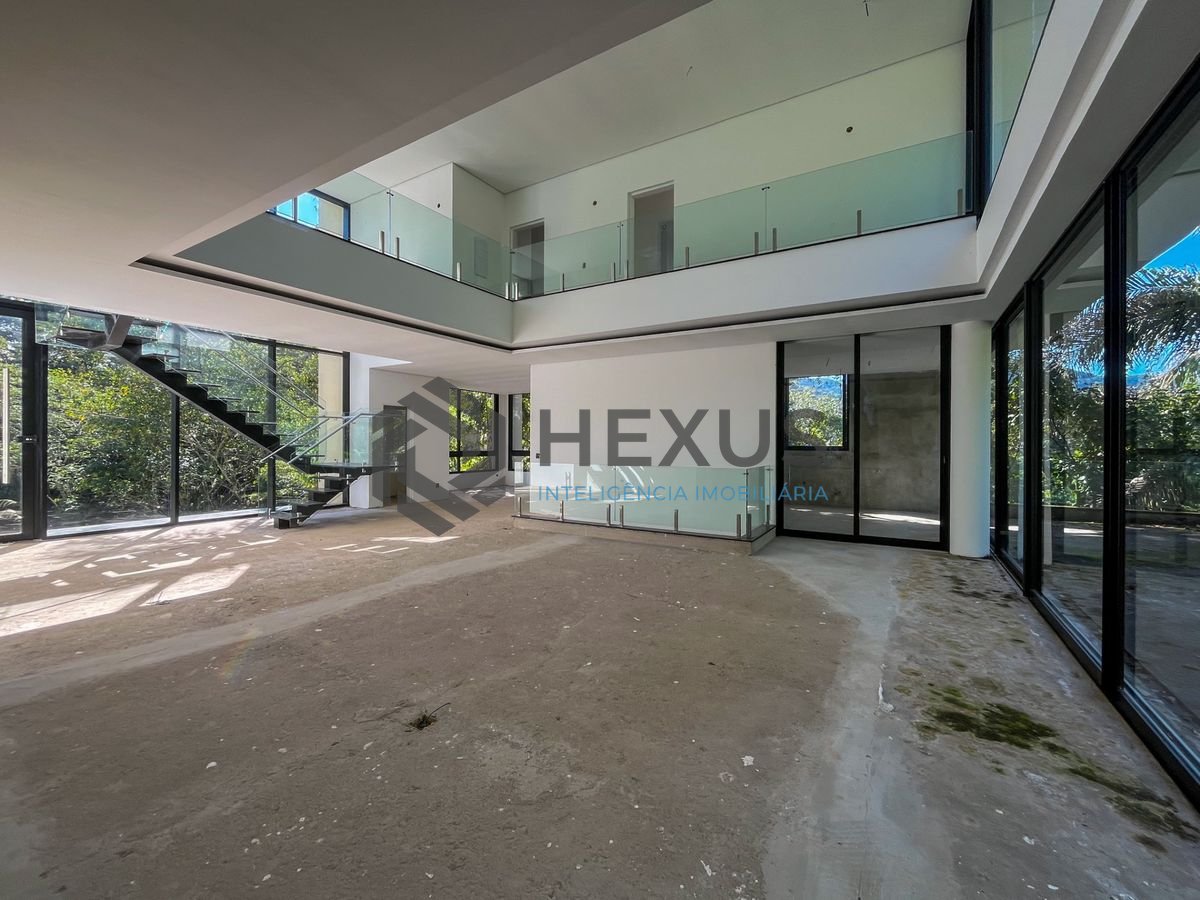 Foto 9 de Casa nova Tela em Branco, 300 mts da praia, no Condomínio Iporanga, Guarujá, SP
