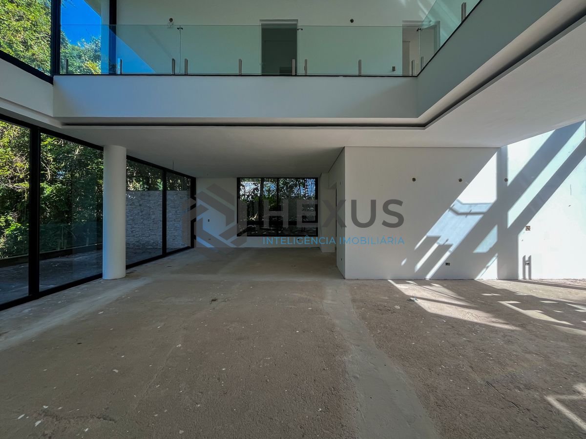 Foto 11 de Casa nova Tela em Branco, 300 mts da praia, no Condomínio Iporanga, Guarujá, SP