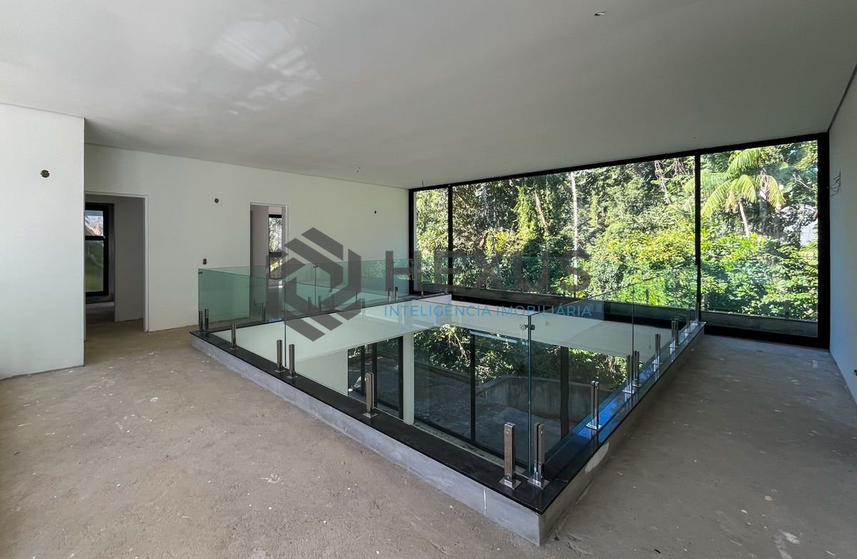 Foto 32 de Casa nova Tela em Branco, 300 mts da praia, no Condomínio Iporanga, Guarujá, SP
