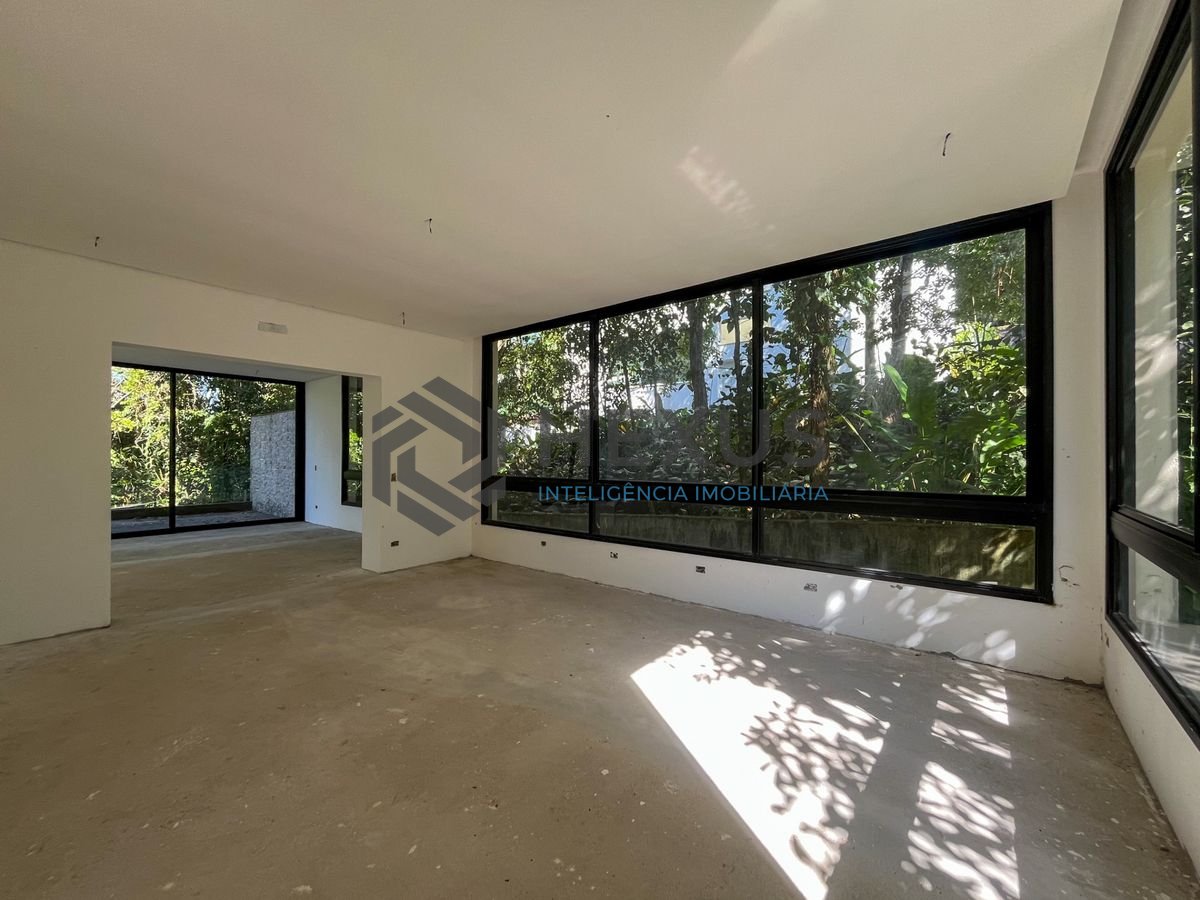 Foto 14 de Casa nova Tela em Branco, 300 mts da praia, no Condomínio Iporanga, Guarujá, SP