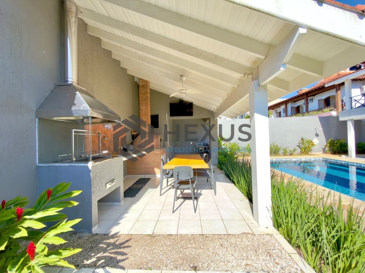Foto 4 de Casa de alto padrão com piscina e área gourmet no Jardim Acapulco, Guarujá