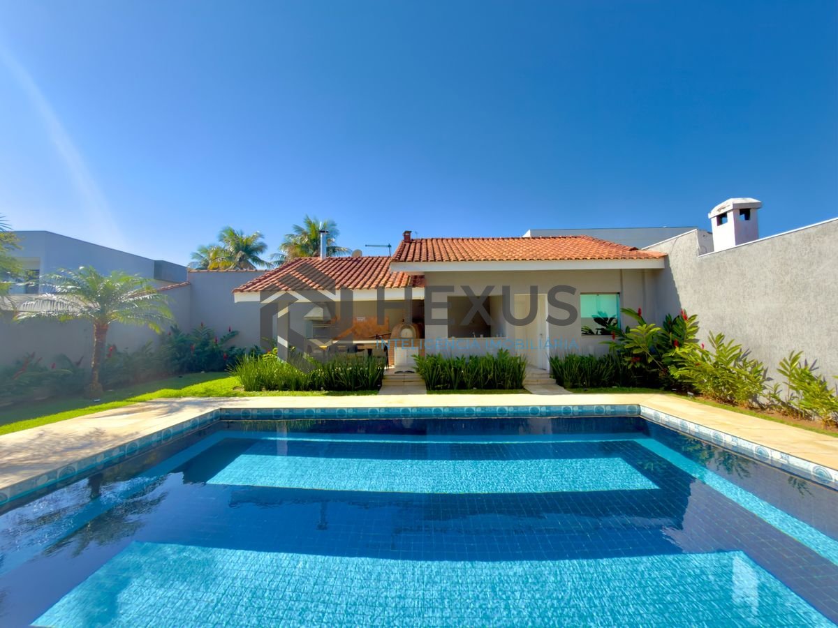 Foto 2 de Casa de alto padrão com piscina e área gourmet no Jardim Acapulco, Guarujá