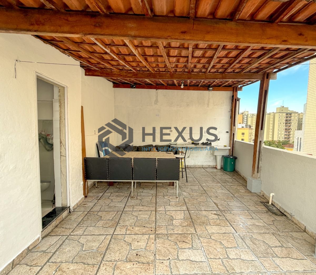 Foto 2 de Apartamento com varanda na região da Vila Julia na Enseada, Guarujá