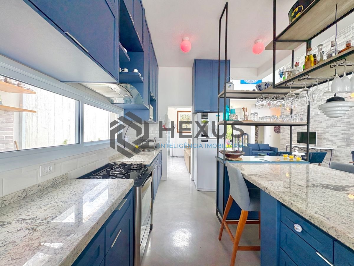 Foto 30 de Casa reformada com piscina e área gourmet no Jardim Acapulco, Guarujá